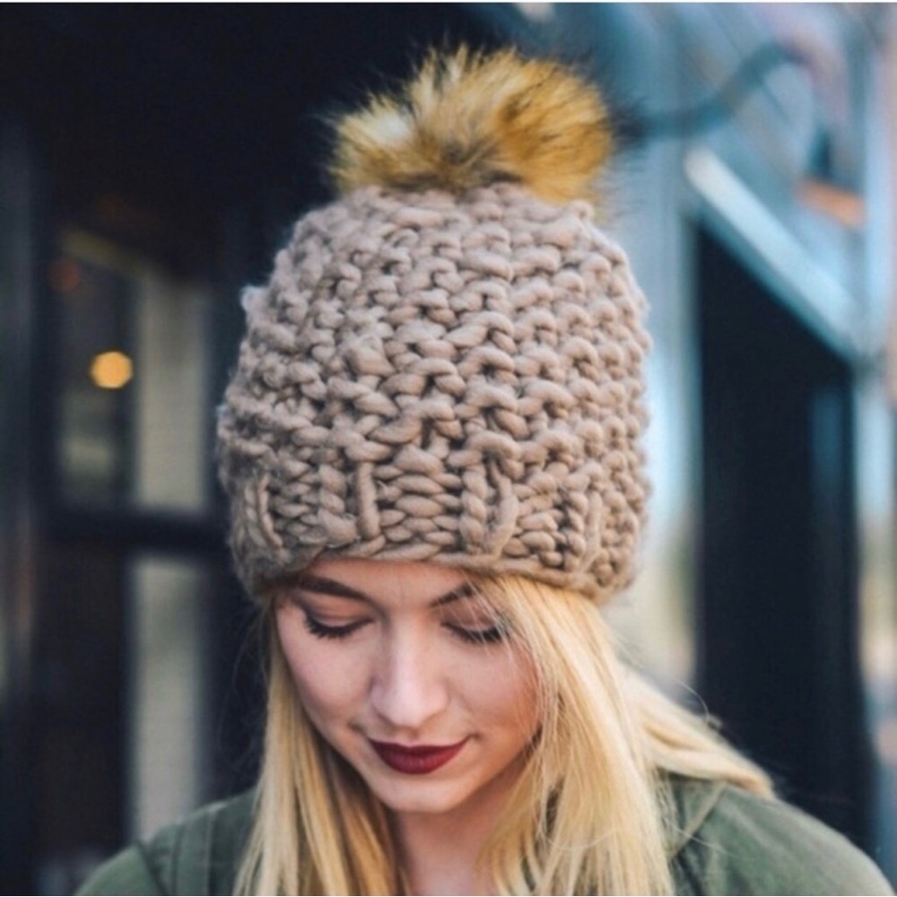 NEW Chunky Knit Pom-Pom Beanie - Tan